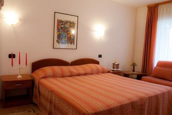 Hotel Makin Novigrad Istria Esterno foto