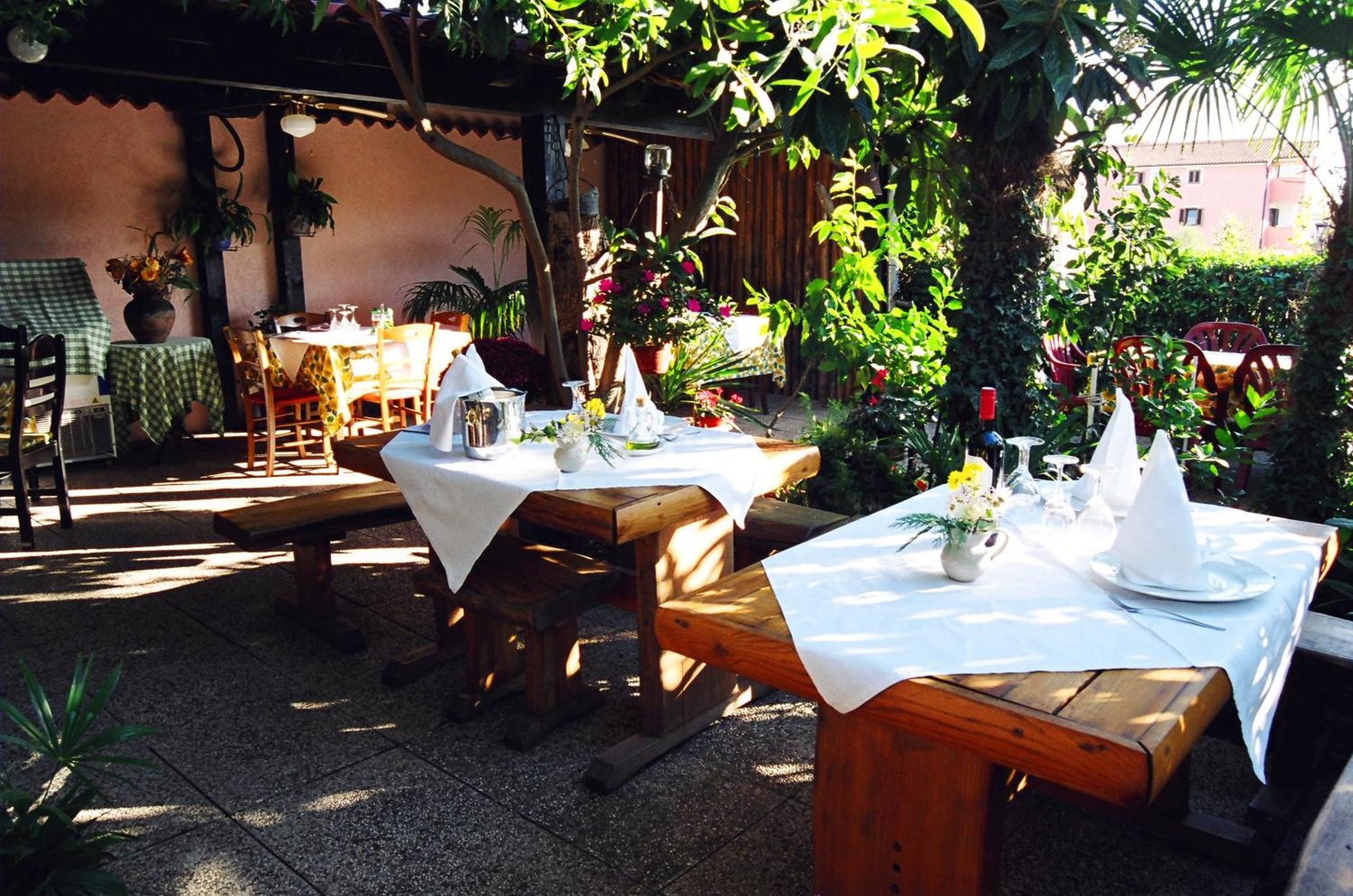 Hotel Makin Novigrad Istria Esterno foto