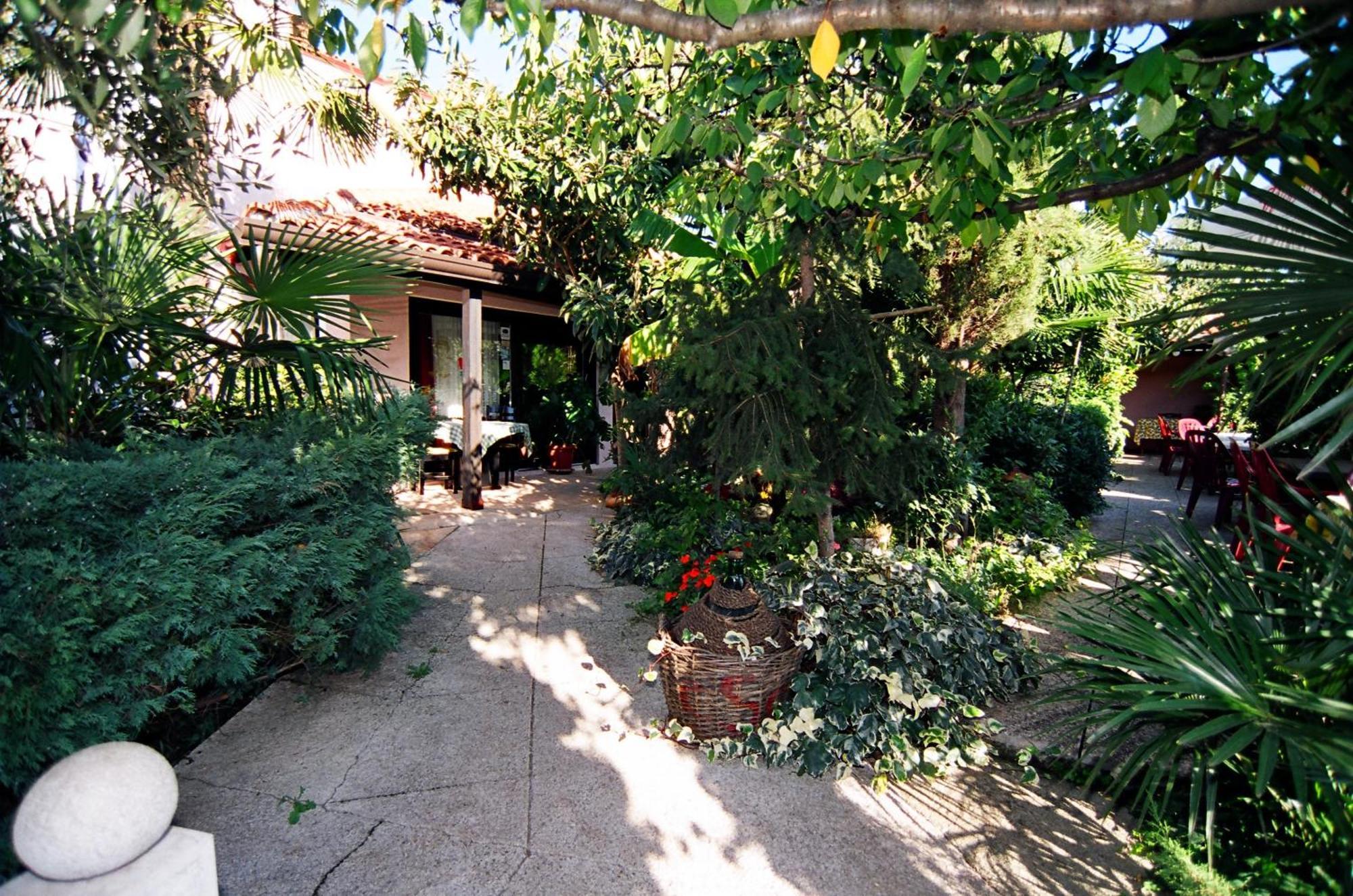 Hotel Makin Novigrad Istria Esterno foto